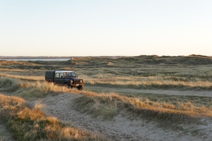 picture of of land rover in dunes